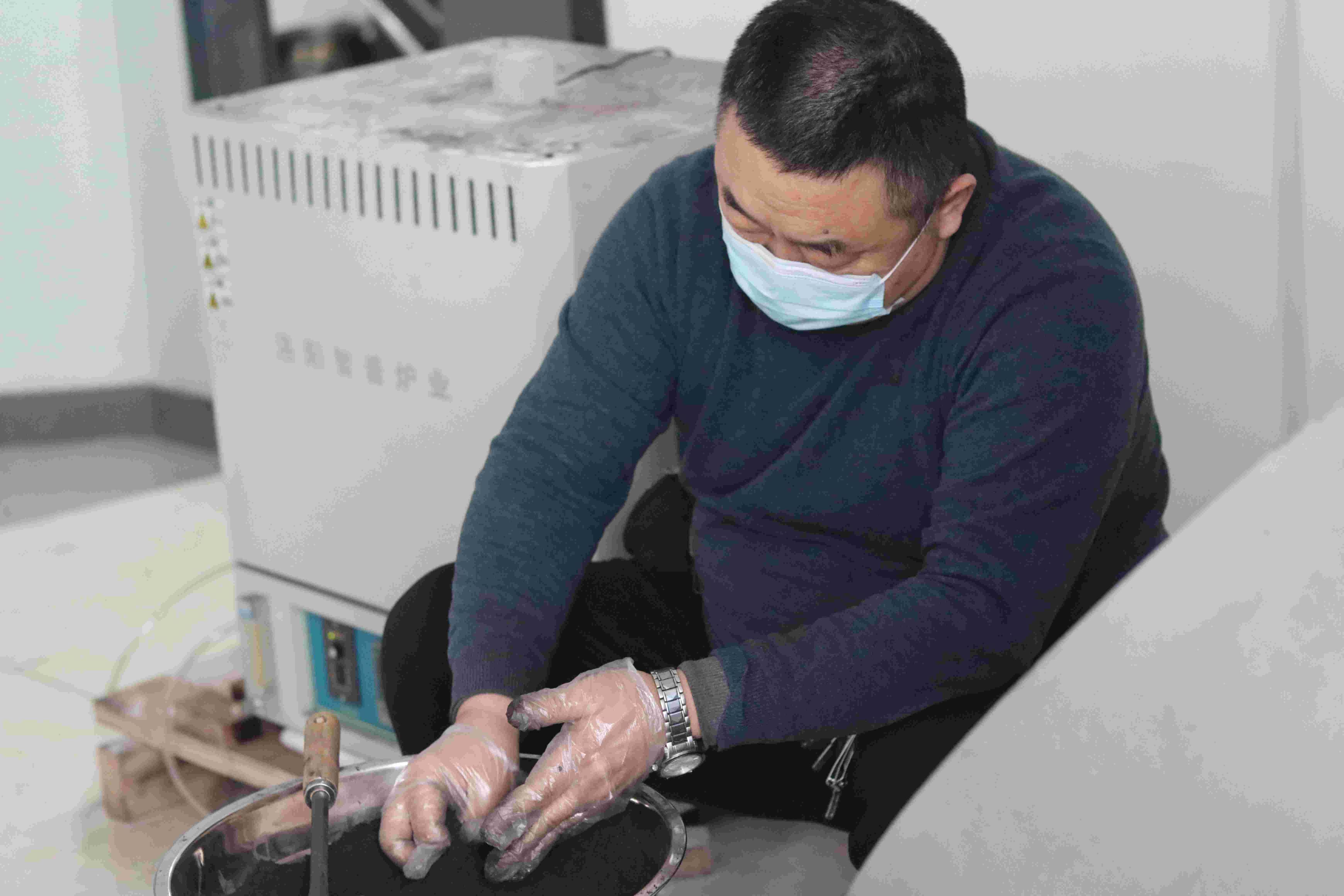 建杰集團(tuán)丨出彩建杰人丨俯首甘為“墾黃?！? /> </a> <p>半生求索，半生鉆研；以樸素的精神，淡漠繁華；持謙遜的態(tài)度，精技于心；他是披星戴月奮斗者，他是勇往直前建杰人。時(shí)間翻涌而過，……</p> <a href=